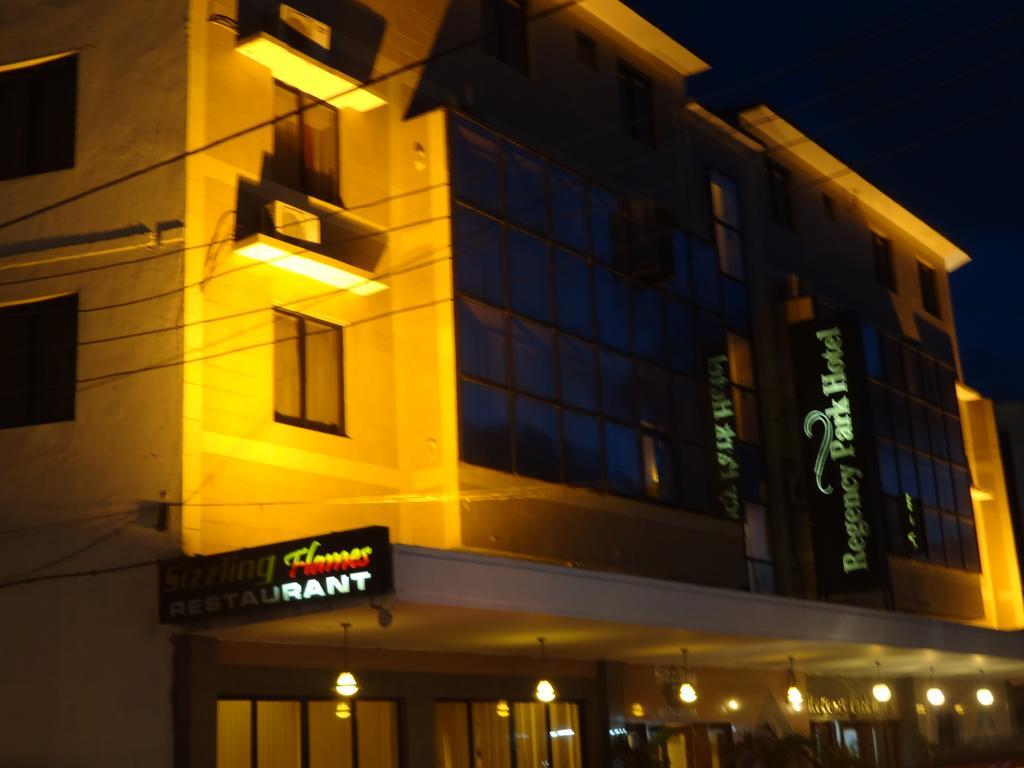 Regency Park Hotel Момбаса Экстерьер фото