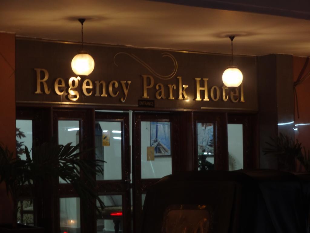 Regency Park Hotel Момбаса Экстерьер фото